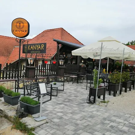 Uj Lilla